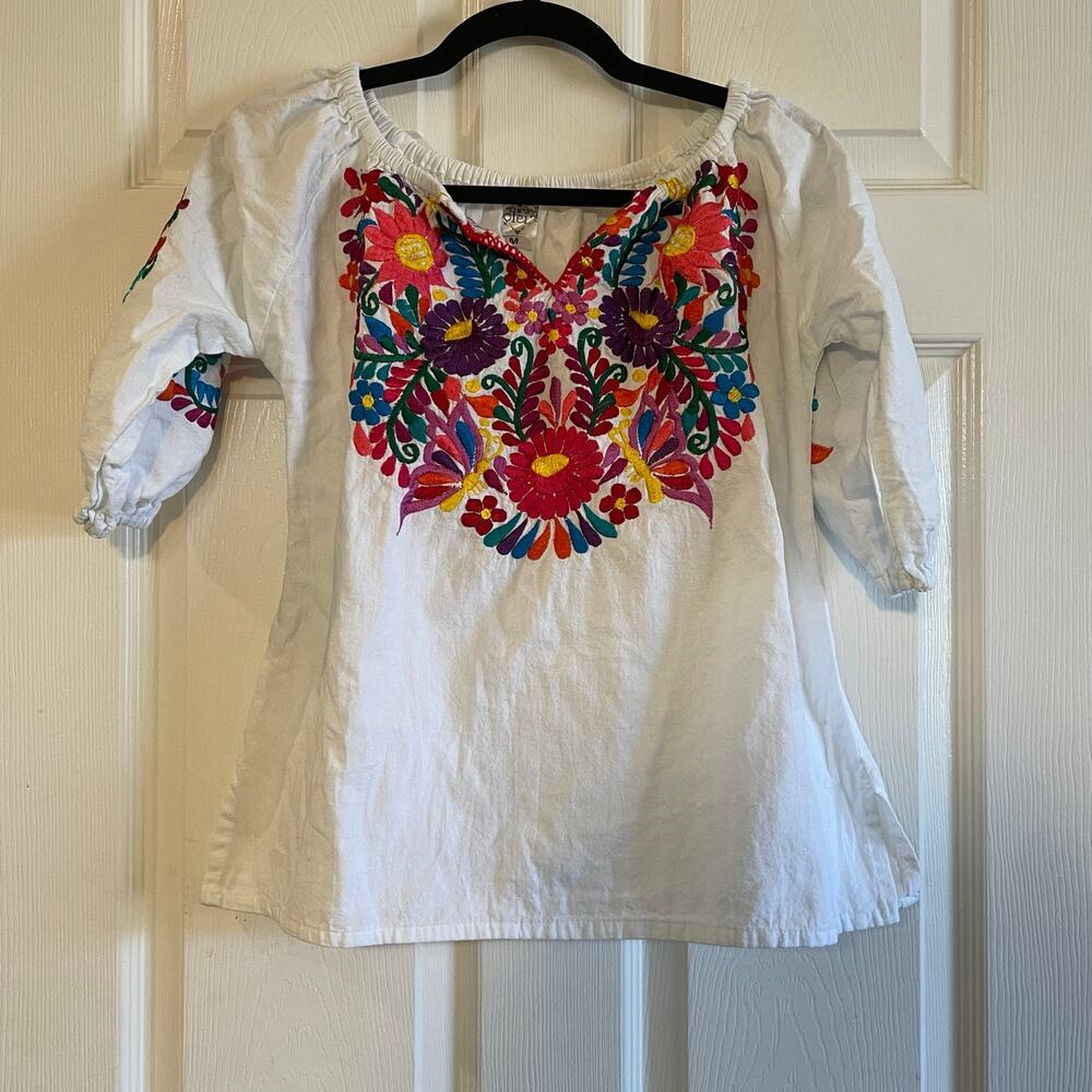 Soleil Andrea Blouse Spanish/Mexican style embroidered blouse size Medium